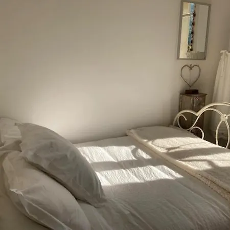 Bed & Breakfast At No3